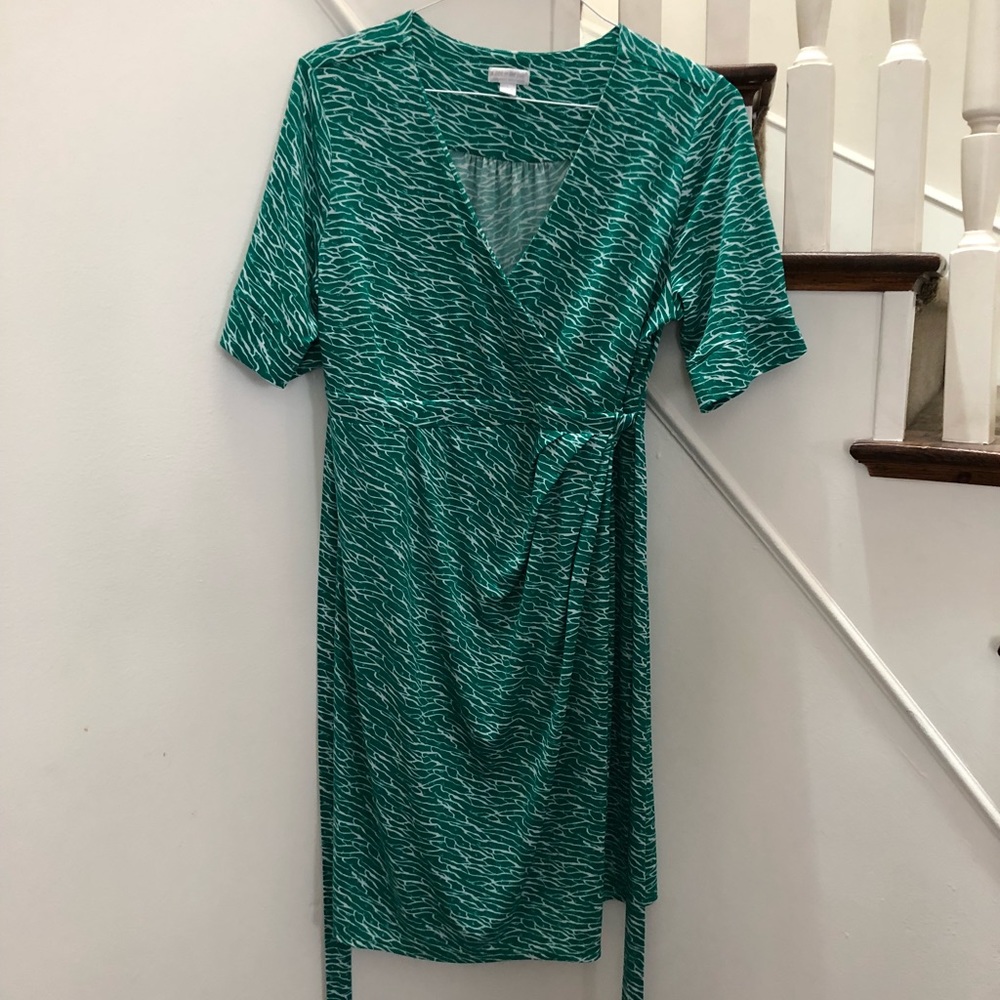 Green Pea In The Pod maternity wrap dress